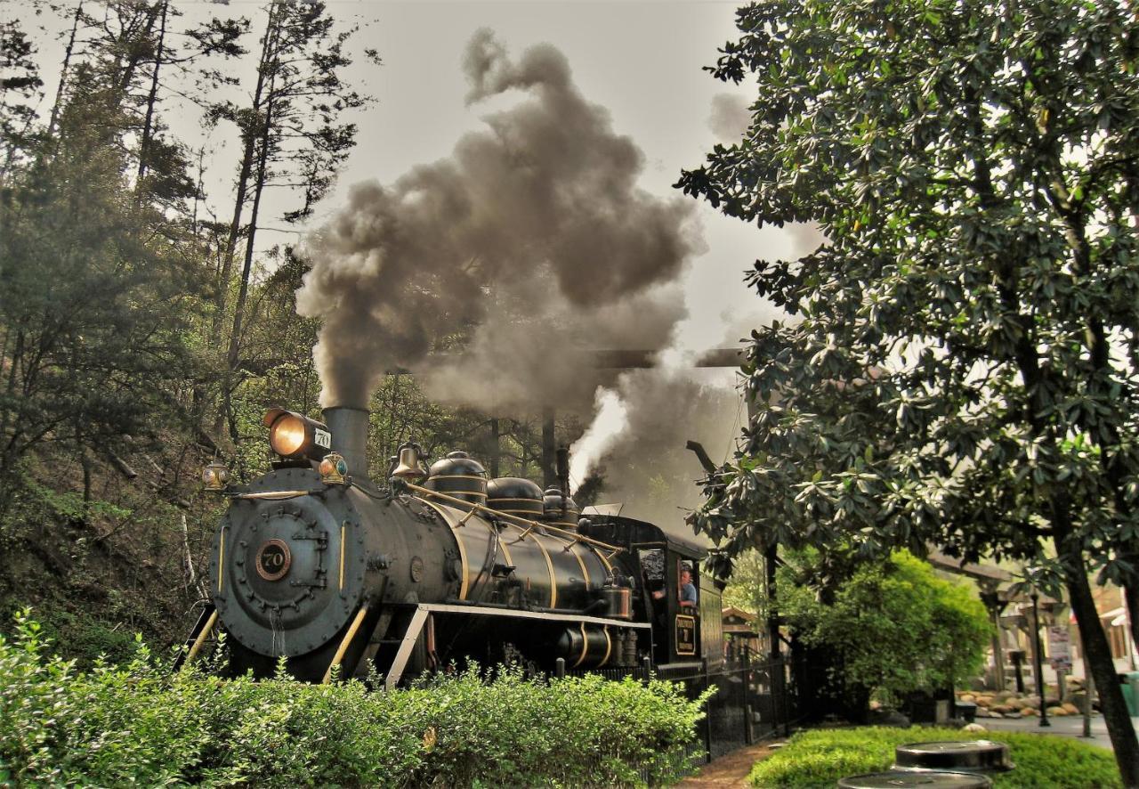 Bear Den, Hot Tub, 1089 Of Free Attraction Tickets For Each Paid Day, Dollywood And More! Sevierville Luaran gambar