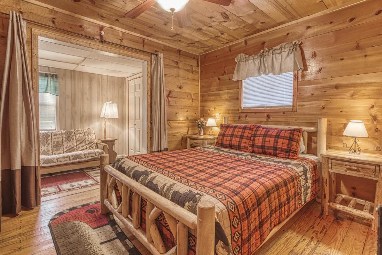 Bear Den, Hot Tub, 1089 Of Free Attraction Tickets For Each Paid Day, Dollywood And More! Sevierville Luaran gambar