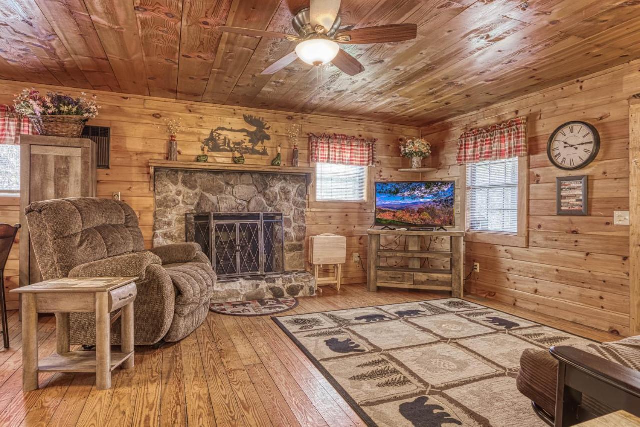 Bear Den, Hot Tub, 1089 Of Free Attraction Tickets For Each Paid Day, Dollywood And More! Sevierville Luaran gambar