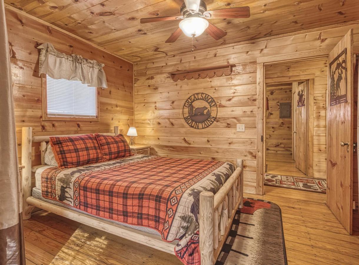 Bear Den, Hot Tub, 1089 Of Free Attraction Tickets For Each Paid Day, Dollywood And More! Sevierville Luaran gambar